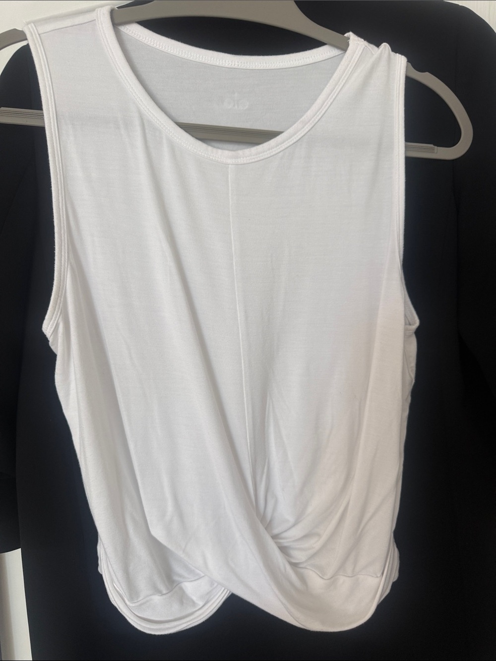 Women's ALO Yoga Sleeveless Twist-Hem Tank Top - White
